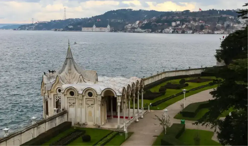 Beylerbeyi Palace & Two Continents Tour Half-Day Afternoon (Including Entrance Fee)