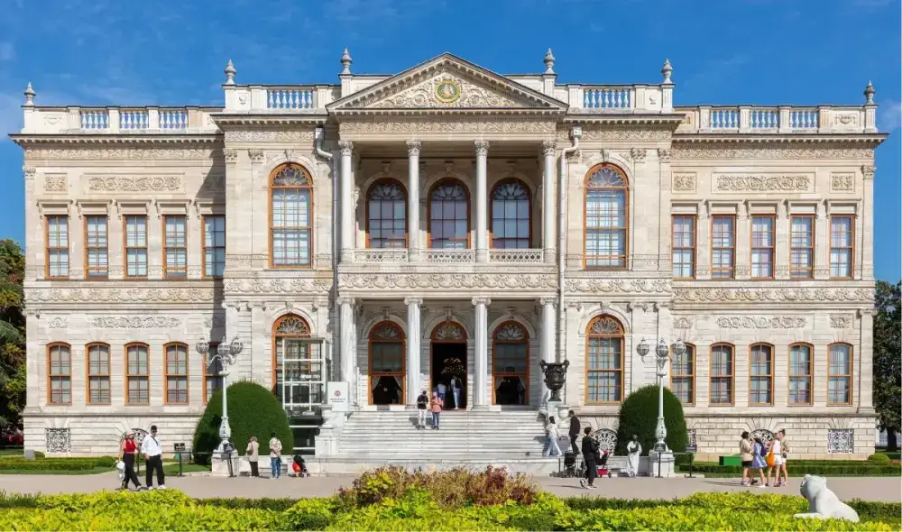 Dolmabahçe Palace & Two Continents Half-Day Afternoon Tour (Including Entrance Fee)