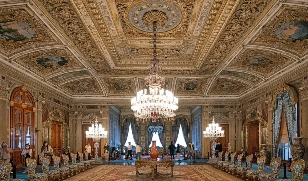 Dolmabahçe Palace & Two Continents Half-Day Afternoon Tour (Including Entrance Fee)